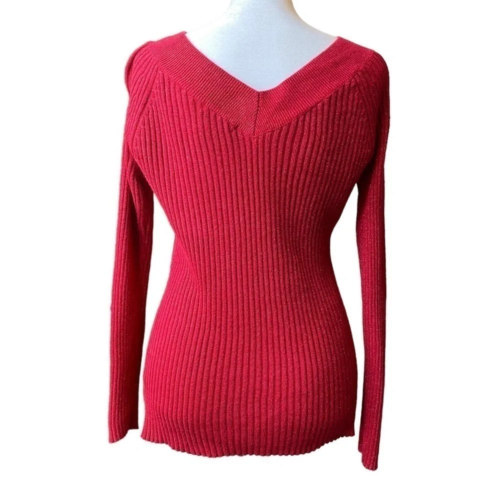 New York & Co woman's M red metallic sheen long sleeve Vneck knit ribbed sweater